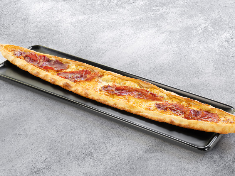 Üç Peynirli Pastırmalı Açık Pide (140g) - (30g)